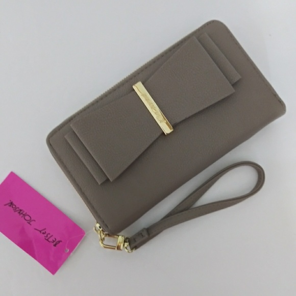 Betsey Johnson Handbags - NWT BETSEY JOHNSON WRISTLET WALLET ORGANIZER CASE